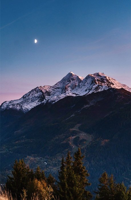 Montagne au coucher de soleil